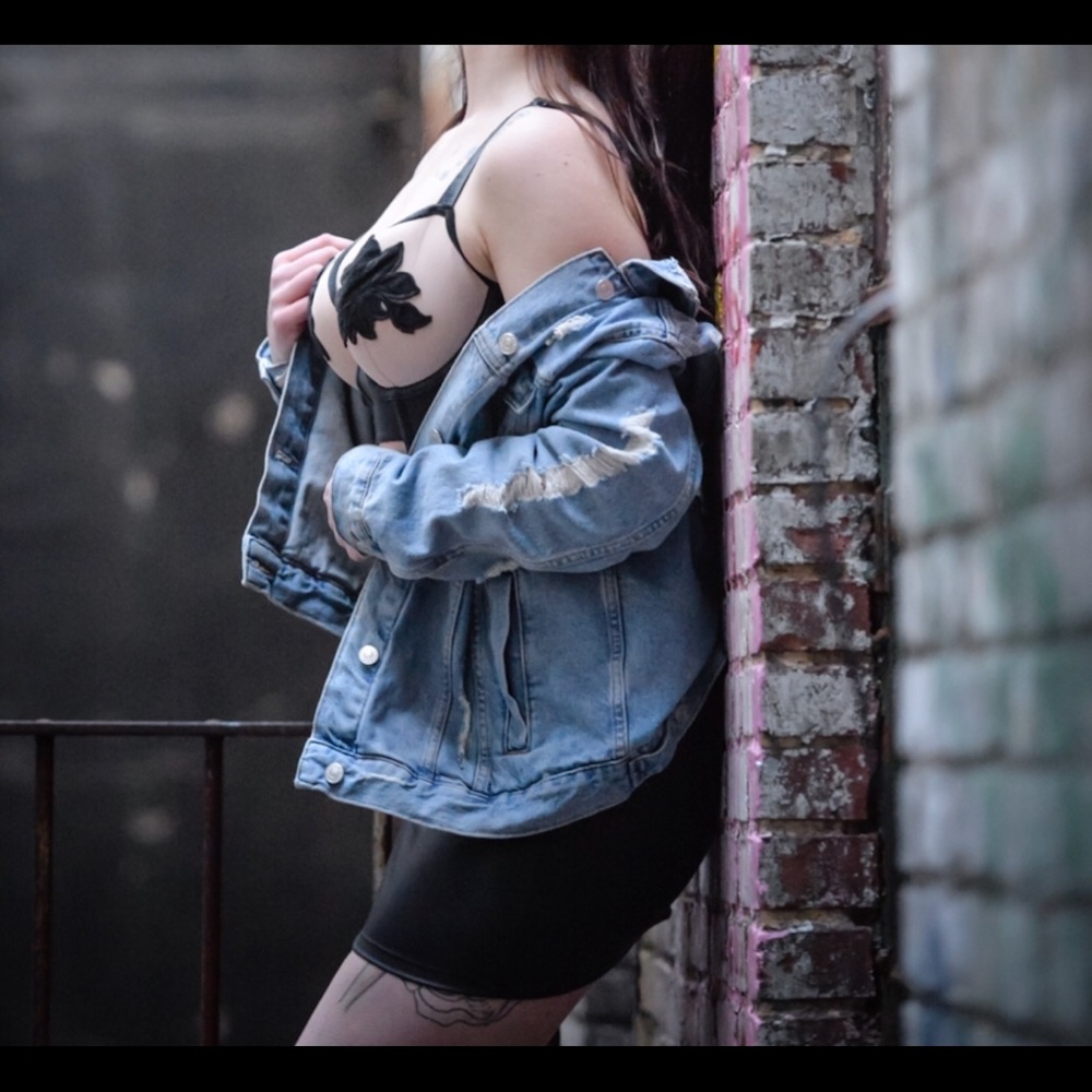 Black and nude VS bustier